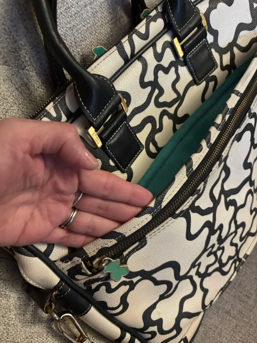 TOUS Kaos laptop messenger Bag🤩❤️